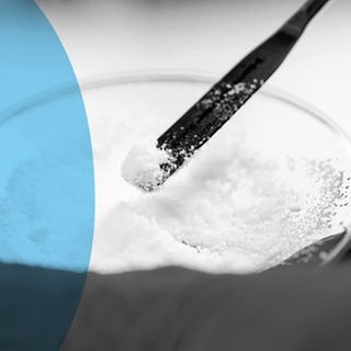 Deutschlands Lithium-Projekte stocken trotz reicher Vorkommen. Eine Recherche über Investoren-Zögern, Bürgerproteste und politische Widersprüche.  