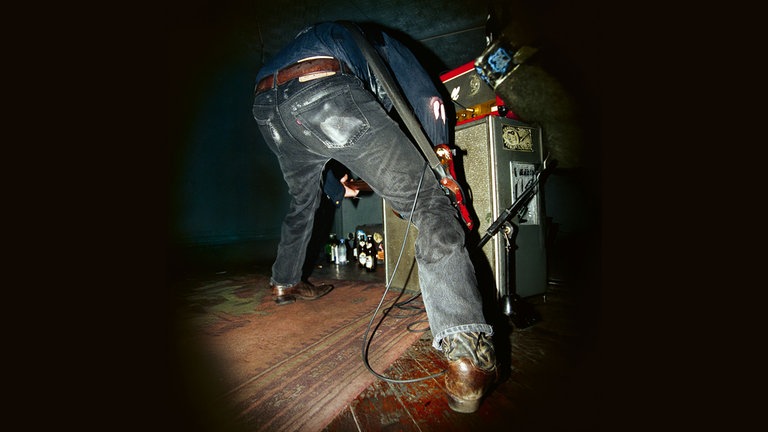 Fred Cole, Gründer der Band Dead Moon, bei einem Konzert in Regensburg, 2001