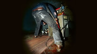 Fred Cole, Gründer der Band Dead Moon, bei einem Konzert in Regensburg, 2001