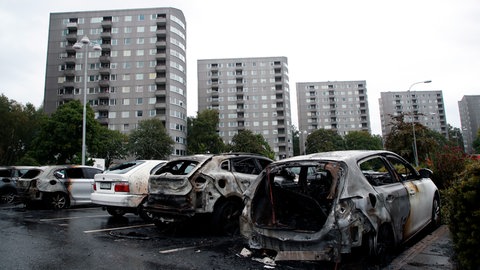Autos in Schweden in Brand gesetzt
