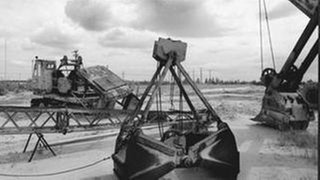 Stillgelegte Bagger aus DDR-Zeiten