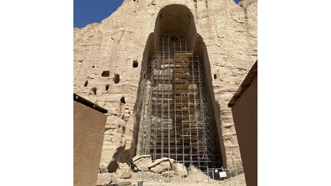 Hier stand einst die größte stehende Buddha-Statue der Welt. Grotesk: Taliban zerstörten vor 20 Jahren die 53 Meter hohe Statue – und heute bewachen die Islamisten die Baustelle