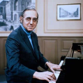 Georg Kreisler, österreichisch-US-amerikanischer  Komponist, Sänger und Dichter, um 1978 am Klaivier