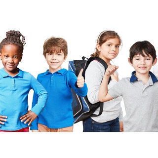 Fröhliche und selbstbewusste Grundschulkinder: Nicht nur Lesen, Schreiben und Rechnen sollten Kinder in der Schule lernen – idealerweise auch soziales Miteinander und Selbstvertrauen. 