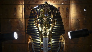 Eine Nachbildung der Maske des Pharaos Tutenchamun