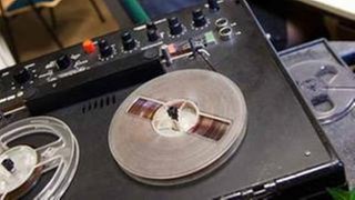 Eine Bandmaschine in der BStU
