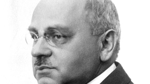 Der österreichische Psychotherapeut Alfred Adler (1870 - 1937) 1929 bei einer Reise nach England