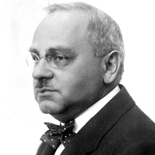 Der österreichische Psychotherapeut Alfred Adler (1870 - 1937) 1929 bei einer Reise nach England
