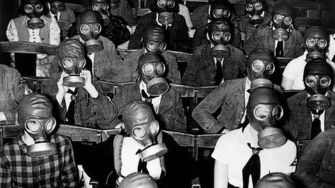 Unterricht mit Volksgasmaske 1939