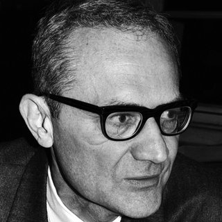 Mit der Hilfe des amerikanischen Journalisten Varian Fry können zwischen August 1940 und August 1941 fast 2.000 Menschen von Frankreich aus vor den Nazis in Sicherheit gebracht werden, unter ihnen Berühmtheiten wie Heinrich Mann, Anna Seghers, Lion Feuchtwanger, Hannah Arendt oder Marc Chagall. Die Netflix-Serie "Transatlantic" macht dies zum Thema.