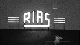 Der Schriftzug "RIAS" auf dem Dach des Rundfunkhauses in Berlin-Schöneberg