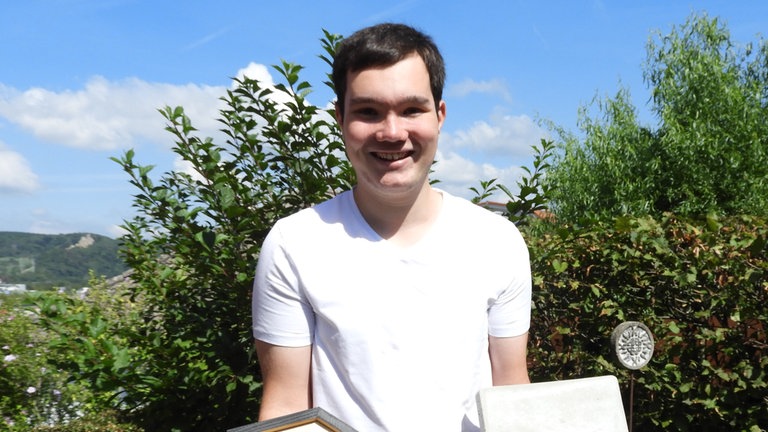 Der Schüler Julian Kehm aus dem badischen Lörrach konnte nachweisen, dass sich die im Mittelmeerraum heimische Alpenfledermaus im deutschen Südwesten ansiedelt