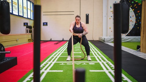 Laut WHO reicht Ausdauertraining allein nicht für ein gesundes Training aus, sondern es sollte um Krafttraining ergänzt werden