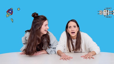 Julia Nestlen und Sina Kürtz, Hosts des Podcasts "Fakt ab! Eine Woche Wissenschaft"