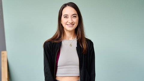 Sina Kürtz, Host des Podcasts "Fakt ab! Eine Woche Wissenschaft"