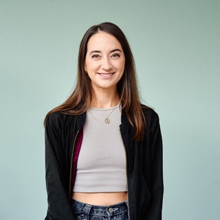 Sina Kürtz, Host des Podcasts "Fakt ab! Eine Woche Wissenschaft"