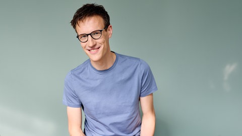 Aeneas Rooch, Host des Podcasts "Fakt ab! Eine Woche Wissenschaft"