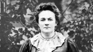 Clara Zetkin, aufgenommen während des Internationalen Kongresses für gesetzlichen Arbeitsschutz 1897 in Zürich  Schweiz. Die am 5. Juli 1857 in Wiederau geborene und am 20. Juni 1933 in Archangelskoje bei Moskau verstorbene Politikerin hatte den Internationalen Frauentag (von der SPD 1914 auf den 8. März festgelegt und nach mehrfachen Unterbrechungen 1980 wiederbelebt) 1911 initiiert. 