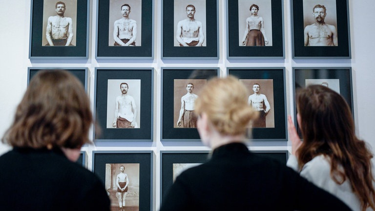 Das Museum für Hamburgische Geschichte zeigte 2019 die Ausstellung "Tattoo-Legenden. Christian Warlich auf St. Pauli". Im Mittelpunkt standen neben historischen Fotos des Tätowierers sein Atelier, die Werbematerialien und die handgemalten Vorlagezeichnungen mit ihrer Vielfalt an Motiven.
