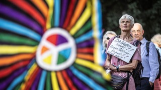 Pazifismus gilt angesichts des russischen Angriffskriegs derzeit als wenig gesellschaftsfähig. Dabei gibt es den "Pazifismus" wie er oft pauschal verurteilt wird, eigentlich gar nicht.