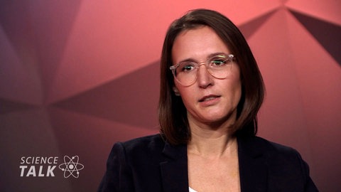 Britta Klopsch ist Professorin für Schulpädagogik am Karlsruher Institut für Technologie (KIT). Sie erzählt warum im Schulunterricht nicht nur auf Wissen setzen sollte.