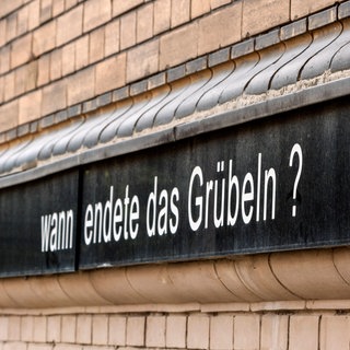 Schriftzug: Wann endete das Grübeln?