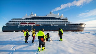 "Le Commandant Charcot": Campaufbau in der Arktis