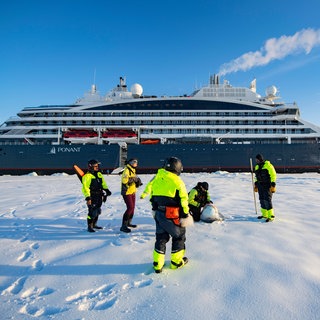 "Le Commandant Charcot": Campaufbau in der Arktis