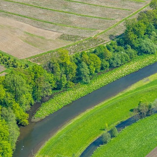 Luftbild: Fluss Luchtmücke mit kleinem Wehr und Fluss Ruhr - Renaturierung