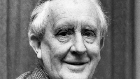 Porträtbild: Der englische Philologe und Autor J.R.R. Tolkien (1892-1973), eigentlich John Ronald Reuel Tolkien