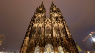 Der Kölner Dom gehört sich tatsächlich selbst. Am 15. August 1248 wurde von Erzbischof Konrad von Hochstaden der Grundstein zur heutigen hochgotischen Kathedrale gelegt. Erst erst 1880 war der Dom vollendet.