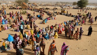 Flüchtlinge aus Darfur in einem Lager im Tschad: Im Sudan herrscht laut UN die größte humanitäre Krise der Welt. 25 Millionen Menschen sind von Hunger bedroht, rund 12 Millionen vertrieben durch den Krieg, der seit 2023 im Land tobt. 