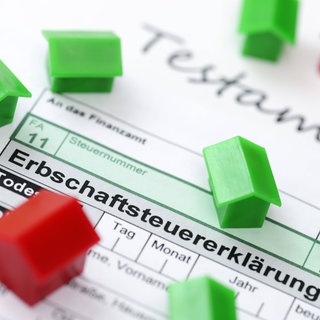 In Deutschland werden Erbschaften effektiv mit drei Prozent besteuert, Arbeit mit 30 Prozent. Das ist ungerecht, weil für eine Erbschaft niemand arbeiten muss und viele niemals etwas erben.