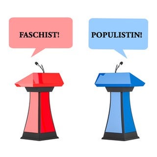 Rotes und blaues Rednerpult, darüber in Sprechblasen die Beschimpfungen "Faschist!" und "Populistin!" (Grafik): Ist die AfD "populistisch", ist Trump ein "Faschist"? Bezeichnungen wie diese helfen einerseits, politische Phänomene einzuordnen. Doch manchmal machen wir es uns damit zu einfach. Verstellen solche Begriffe aus dem 20. Jahrhundert den Blick auf neue Entwicklungen?