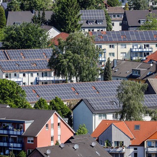Mehrfamilienhäuser mit Solardächern