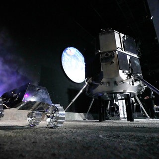 Modelle des Landers und des Mondrovers des HAKUTO-R 