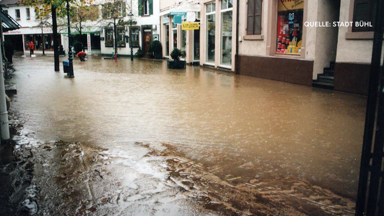 Hochwasserschutz in Bühl. Die Innenstadt während Hochwasser.