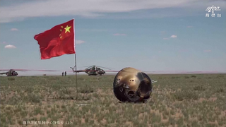 Chinesische Sonde ist gelandet - mit Proben vom Mond: Die chinesische Mondsonde Chang´e 6 ist am 25. Juni 2024 wieder auf der Erde gelandet. Im Gepäck hat sie Gesteins- und Bodenproben von der Rückseite des Monds.