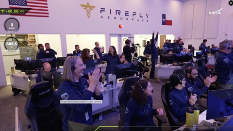 Jubel im Kontrollraum von Firefly Aerospace. Ihre Sonde Blue Ghost ist erfolgreich auf dem Mond gelandet.
