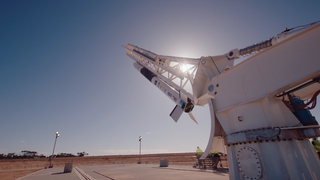 Zum ersten Mal gelingt der sogenannte "Lift-Off" einer deutschen komerziell nutzbaren Rakete. Das Besondere: Die Rakete von HyImpulse wird mit Kerzenwachs angetrieben | HyImpulse-Rakete auf Startrampe