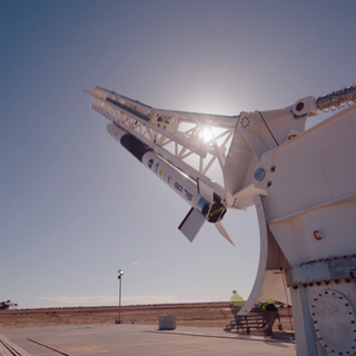 Zum ersten Mal gelingt der sogenannte "Lift-Off" einer deutschen komerziell nutzbaren Rakete. Das Besondere: Die Rakete von HyImpulse wird mit Kerzenwachs angetrieben | HyImpulse-Rakete auf Startrampe