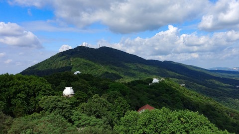 Der Komet wurde 2023 erstmals an der Tsuchishan-Sternwarte im Osten Chinas entdeckt.