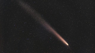 Kometen: Zwischen Wissenschaft und Aberglaube: Der Komet C2023 A3 Tsuchinshan-Atlas gilt als einer der sog. Großen Kometen. Im Oktober 2024 erreichte der Nichtperiodische Komet eine Helligkeit heller als die von Hale Bopp 1997. Hier am Himmel über Andernach am Rhein in Rheinland Pfalz C2023 A3 Tsuchinshan-Atlas