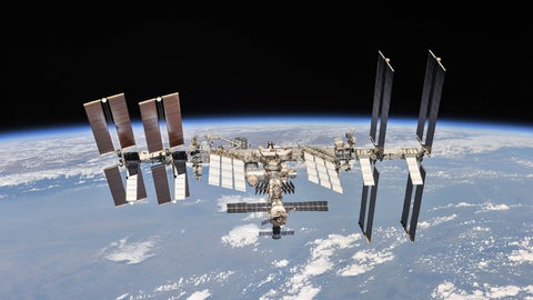 Raumstation ISS im Erdorbit. Eine komerzielle Raumstation wie die von Blue Origin geplante "Orbital Reef" gab es bisher noch nicht.
