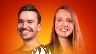 Carina Neumann und Bob Blume auf dem Podcast-Cover von "Die Schule brennt – der Bildungspodcast mit Bob Blume"