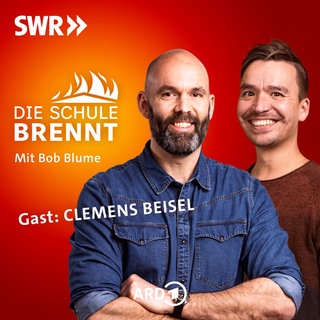Clemens Beisel und Bob Blume auf dem Podcast-Cover von "Die Schule brennt – Mit Bob Blume