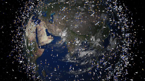 Weltraummüll früherer Weltraummissionen kreist neben intakten Satelliten um die Erde.