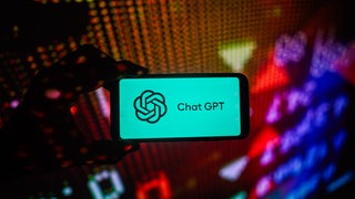 OpenAI und Axel Springer haben eine Kooperation vereinbart. Laut Springer soll so "der unabhängigen Journalismus im Zeitalter der Künstlichen Intelligenz gestärkt werden". 