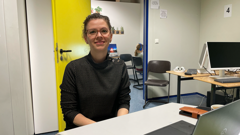 Maike Schindler hat das KI-System zur Entlastung von Lehrkräften mitentwickelt.