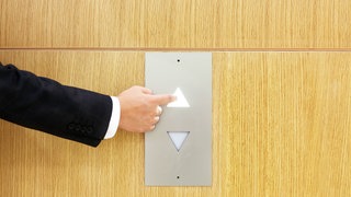 Ein Weltraumaufzug könnte Fracht und Menschen in den Orbit bringen.